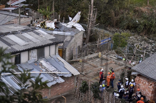 Pesawat Jatuh Timpa Permukiman Warga di Kolombia, 7 Tewas