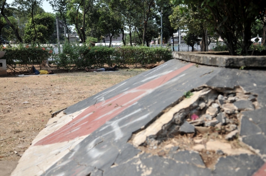 Kondisi Memprihatinkan Taman Kota Jatinegara