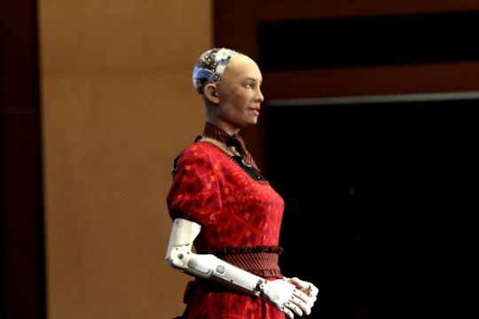 Aksi Robot Sophia Tampil Berkebaya di CSIS Global Dialogue 2019