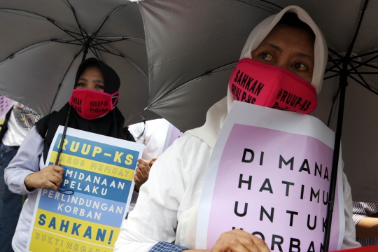 Aksi Massa Demo RUU Penghapusan Kekerasan Seksual di DPR