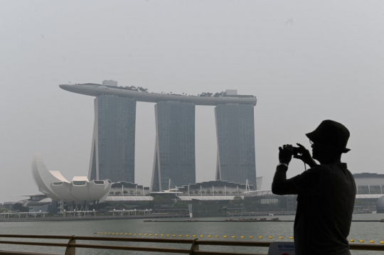 Penampakan Kabut Asap Selimuti Singapura