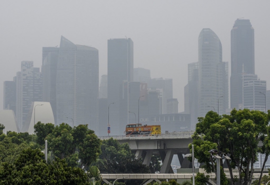 Penampakan Kabut Asap Selimuti Singapura