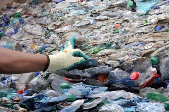Bea Cukai Pulangkan 9 Kontainer Berisi 135 Ton Sampah Plastik Asal Australia