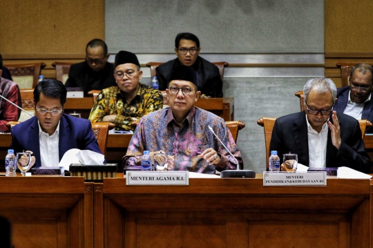 Menag Lukman Hakim Raker dengan Komisi VIII DPR Bahas RUU Pesantren