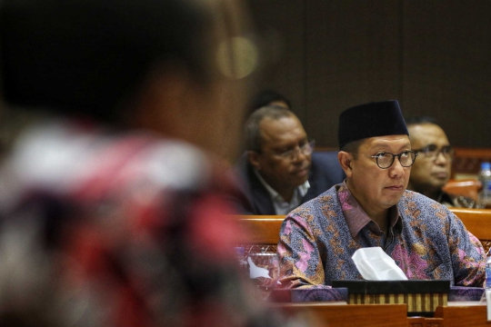 Menag Lukman Hakim Raker dengan Komisi VIII DPR Bahas RUU Pesantren