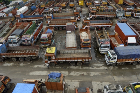 Aksi Mogok Kerja Supir Truk di India