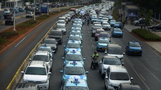 Mobil Listrik Konvoi dari GBK-Monas Sambut Formula E 2020