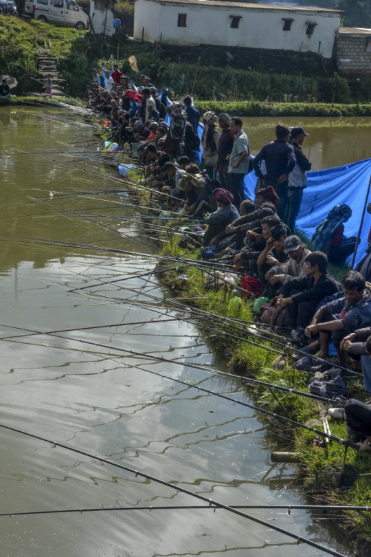 Asyiknya Kompetisi Memancing di India