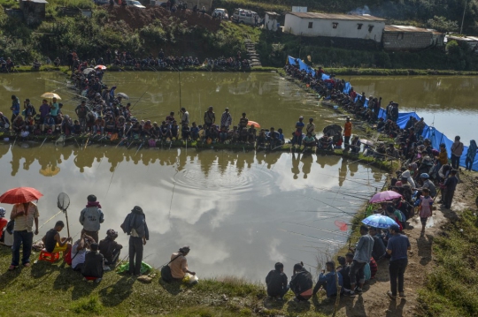 Asyiknya Kompetisi Memancing di India