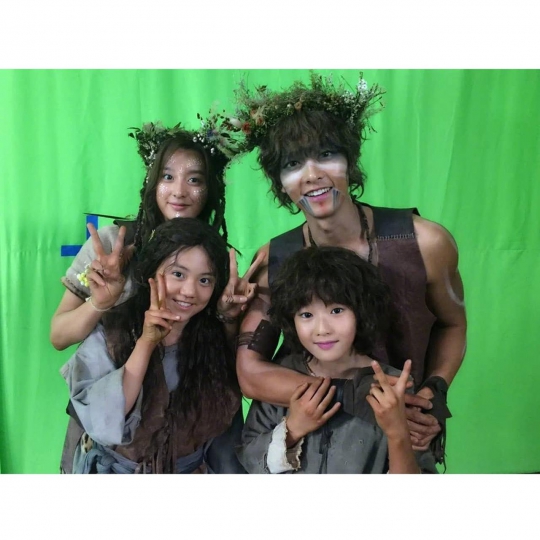 Potret Persahabatan Pemeran Arthdal Chronicles di Balik Layar