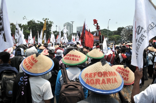 Ratusan Petani Unjuk Rasa di Istana Negara