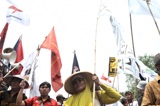 Ratusan Petani Unjuk Rasa di Istana Negara
