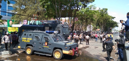 Demo Mahasiswa di Makassar Berakhir Ricuh