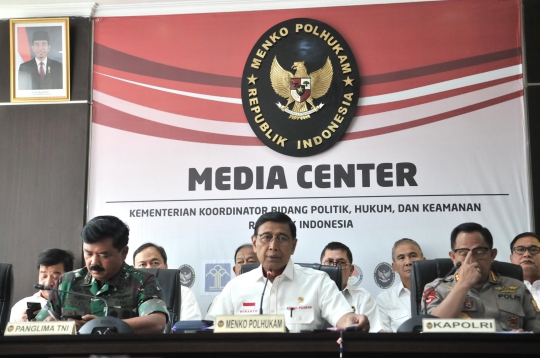 Menko Polhukam Berikan Keterangan Terkait Situasi Indonesia Terkini