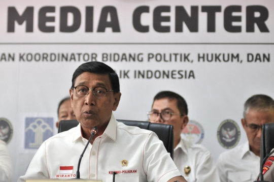 Menko Polhukam Berikan Keterangan Terkait Situasi Indonesia Terkini