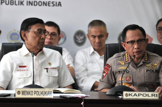 Menko Polhukam Berikan Keterangan Terkait Situasi Indonesia Terkini