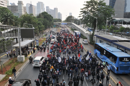 Longmarch Demonstran Bikin Jalan Sudirman Macet