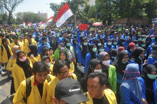 Ribuan Mahasiswa Demo di Kantor Gubernur Jateng