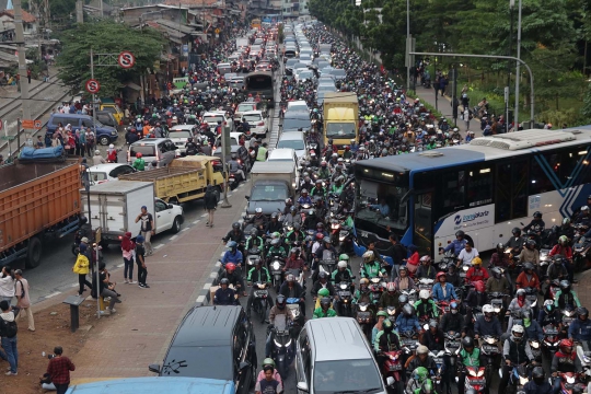 Parahnya Kemacetan di Pejompongan Imbas Demo Mahasiswa