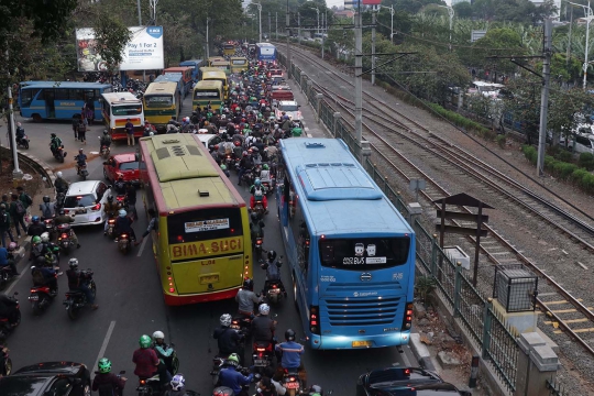 Parahnya Kemacetan di Pejompongan Imbas Demo Mahasiswa