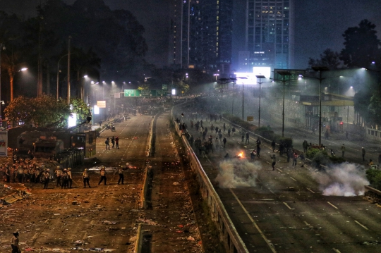 Suasana Terkini di Depan Gedung DPR