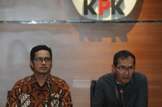 KPK Tunjukkan Barang Bukti Hasil OTT Dirut Perum Perindo