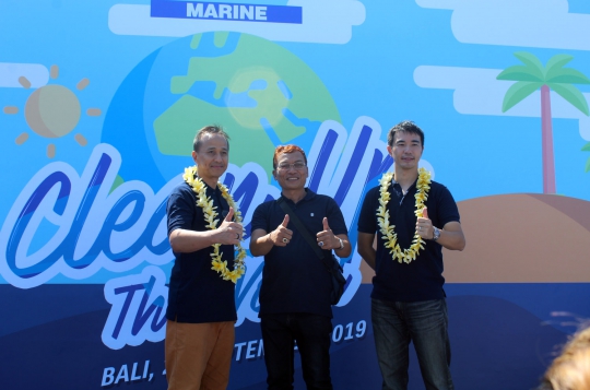 Aksi 'Clean Up the World' bersama Suzuki Marine di Pantai Kusamba