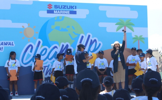 Aksi 'Clean Up the World' bersama Suzuki Marine di Pantai Kusamba