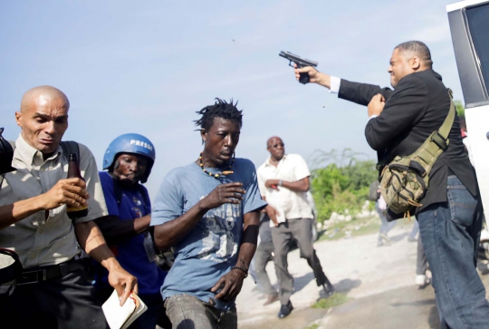 Aksi Brutal Senator Haiti Bubarkan Pendemo dengan Tembakan