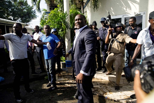 Aksi Brutal Senator Haiti Bubarkan Pendemo dengan Tembakan