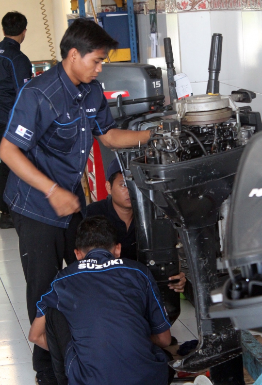 Mengunjungi Bengkel dan Diler Mesin Tempel Kapal Suzuki Marine Terbaik di Bali
