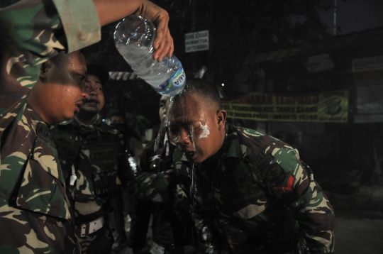 TNI Tenangkan Siswa yang Bentrok dengan Polisi