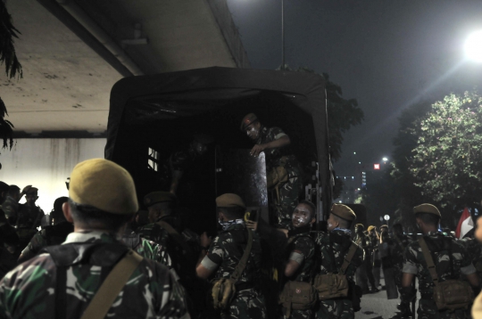 TNI Tenangkan Siswa yang Bentrok dengan Polisi