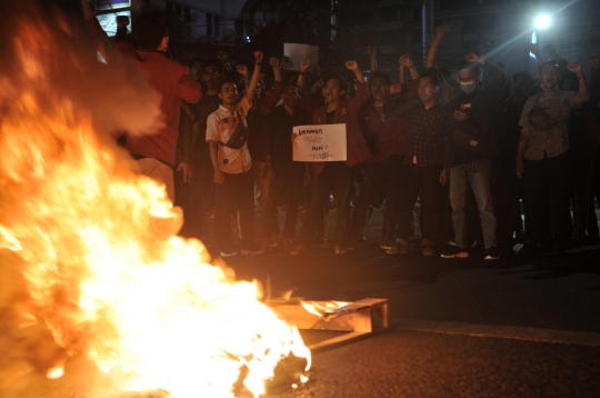 Salat Gaib dan Lilin Duka Cita untuk Randy