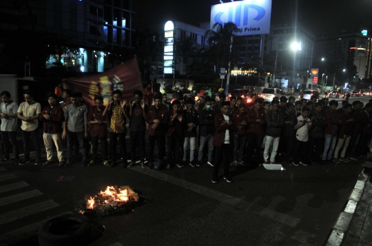 Salat Gaib dan Lilin Duka Cita untuk Randy