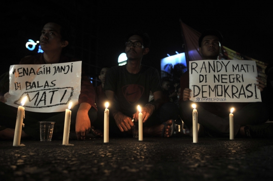 Salat Gaib dan Lilin Duka Cita untuk Randy