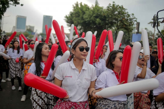 Aksi Gadis-gadis Cantik di Konser Rakyat Depan Gedung DPR/MPR