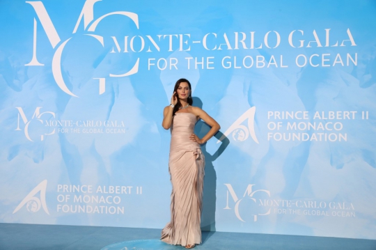 Pose Model-model Cantik di Monte-Carlo Gala
