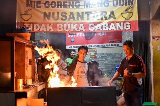 Mencicipi Mie Goreng Mang Udin yang Legendaris di Sukabumi