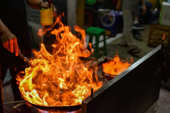 Mencicipi Mie Goreng Mang Udin yang Legendaris di Sukabumi