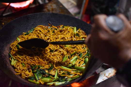 Mencicipi Mie Goreng Mang Udin yang Legendaris di Sukabumi