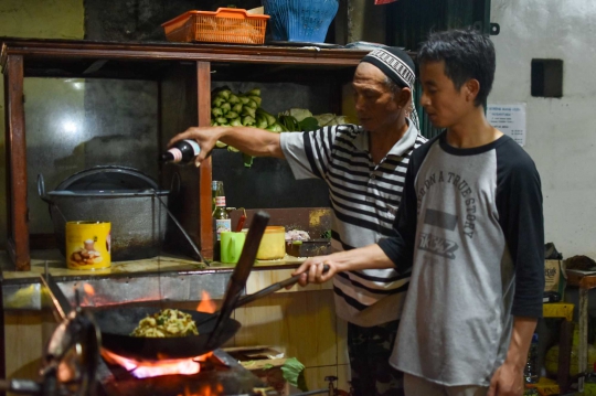 Mencicipi Mie Goreng Mang Udin yang Legendaris di Sukabumi