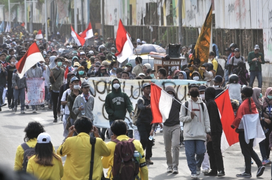 Massa Demonstran Mulai Berdatangan ke Gedung DPR