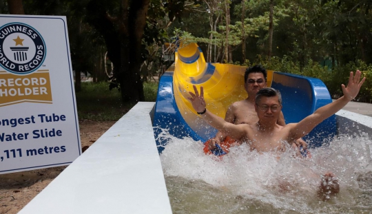 Water Slide Terpanjang di Dunia Milik Penang Resmi Dibuka