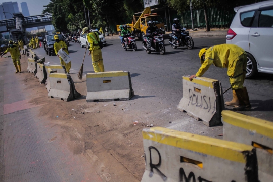 Dinas Bina Marga DKI Perbaiki Separator Pembatas Jalur Busway Usai Bentrokan