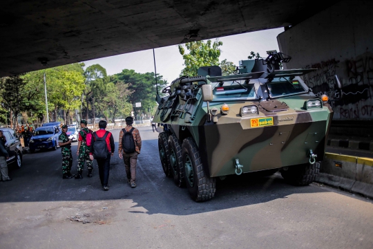 Panser TNI Amankan Sekitar Gedung DPR