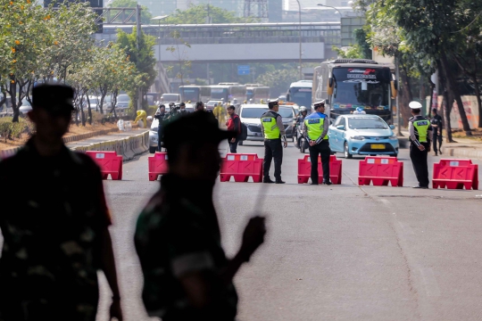 Panser TNI Amankan Sekitar Gedung DPR