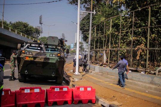 Panser TNI Amankan Sekitar Gedung DPR