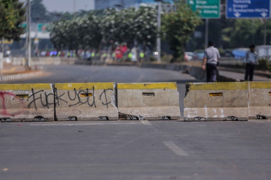 Panser TNI Amankan Sekitar Gedung DPR