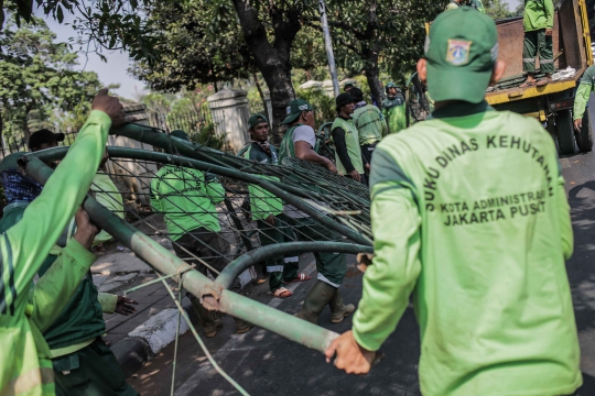 Pagar Jalanan di Kawasan TPU Karet yang Dirusak Massa